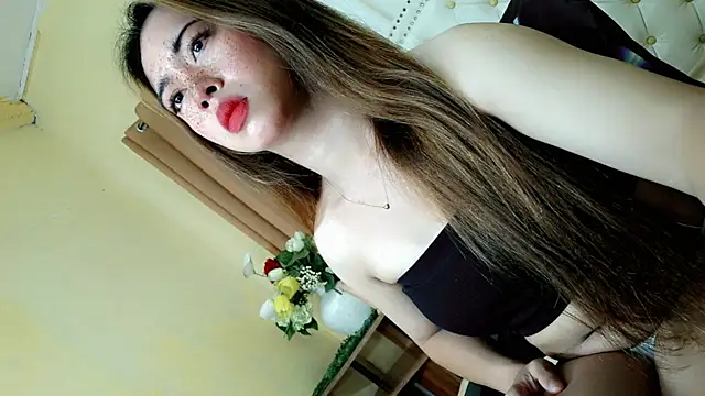 Snapshot of Seductive_sophie chatting on 04.17.26 Seductive sophie online show from 04.17.26