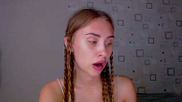 Snapshot of yourameliaa chatting on 06.18.26 yourameliaa online show from 06.18.26