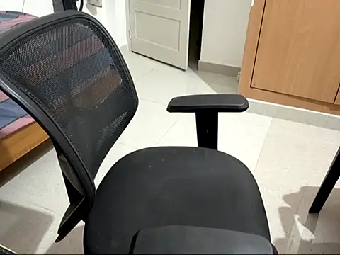 Snapshot of kratosTheHunk chatting on 05.28.26 kratosTheHunk online show from 05.28.26