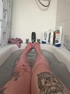 BeeMay22 online show from 04.26.26