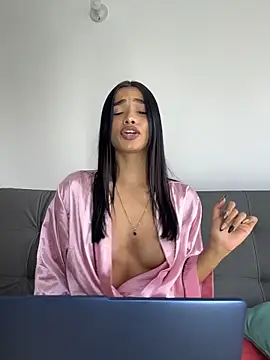 Bella Smithe online show from 04.10.26