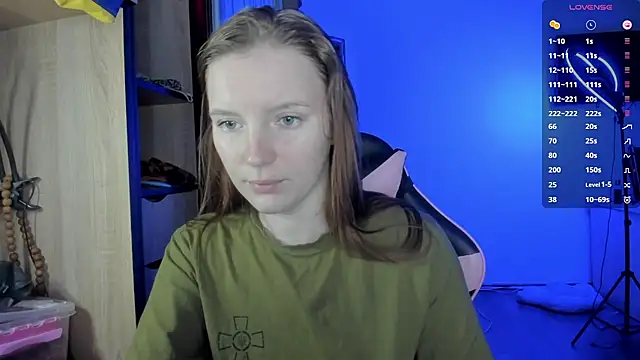 Snapshot of Mary_Blu chatting on 10.17.25 Mary Blu online show from 10.17.25