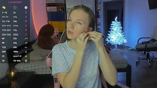 Snapshot of Mary_Blu chatting on 12.18.25 Mary Blu online show from 12.18.25