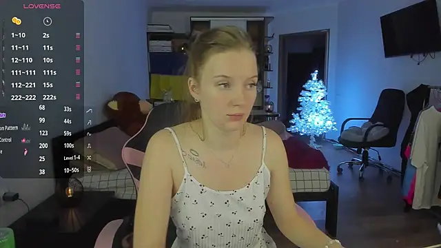 Snapshot of Mary_Blu chatting on 12.20.25 Mary Blu online show from 12.20.25