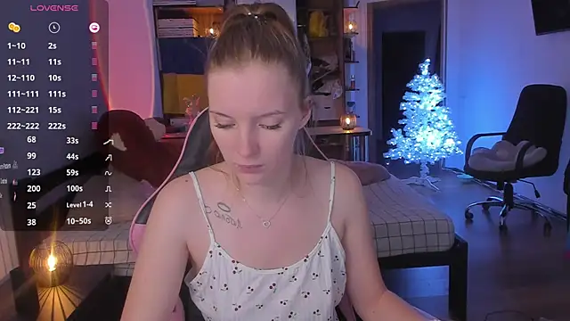 Snapshot of Mary_Blu chatting on 12.21.25 Mary Blu online show from 12.21.25