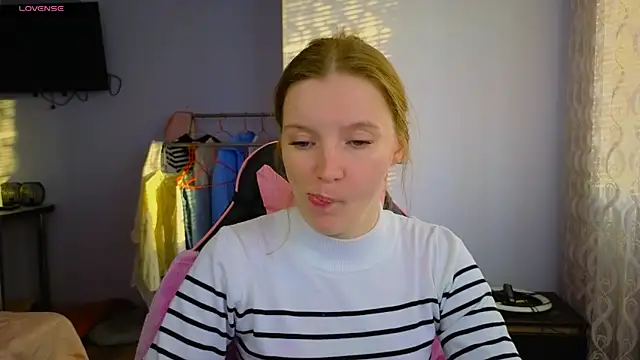 Snapshot of Mary_Blu chatting on 04.02.26 Mary Blu online show from 04.02.26