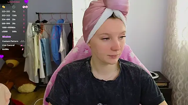 Snapshot of Mary_Blu chatting on 04.07.26 Mary Blu online show from 04.07.26