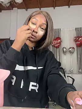 LiaTrainor online show from 03.23.26