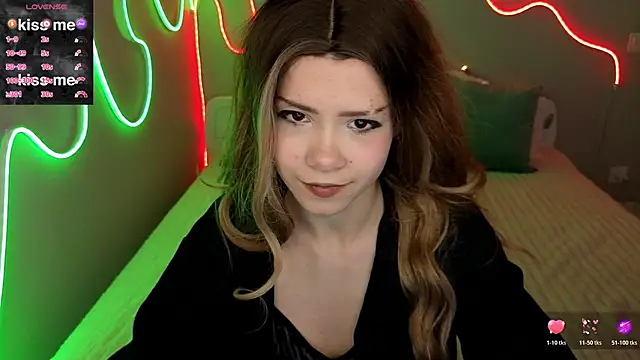 llittle-peachh online show from 04.10.26