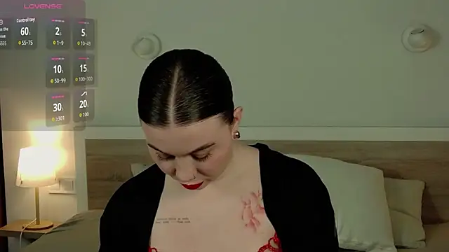 Snapshot of HermioneMoon chatting on 04.29.26 HermioneMoon online show from 04.29.26