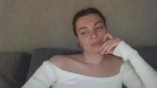 Snapshot of Luna2547 chatting on 04.26.26 Luna2547 online show from 04.26.26