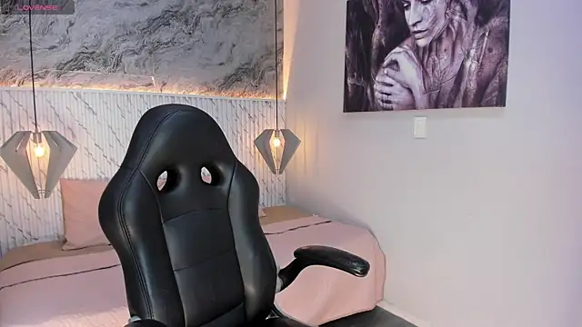 Esmeralda  18 online show from 05.05.26