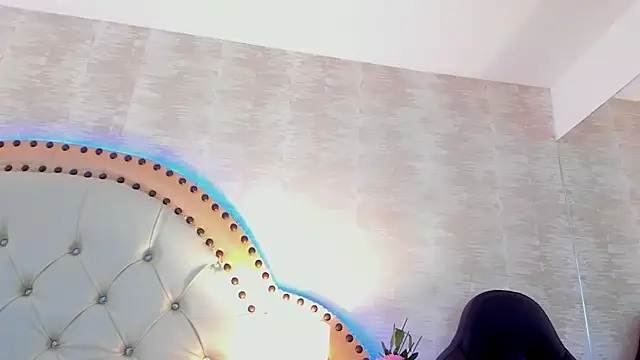 EllaEvanzz online show from 04.18.26