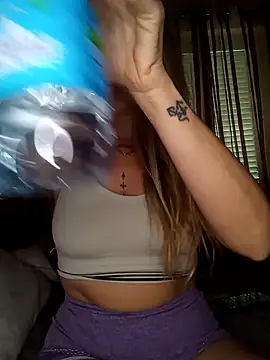 Snapshot of Emilyvuxa chatting on 05.16.26 Emilyvuxa online show from 05.16.26