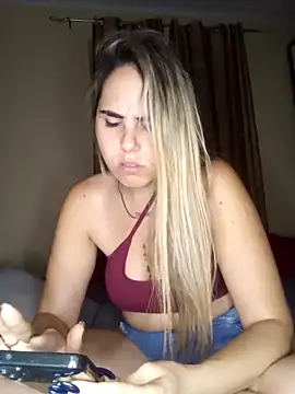 Snapshot of Emilyvuxa chatting on 05.19.26 Emilyvuxa online show from 05.19.26