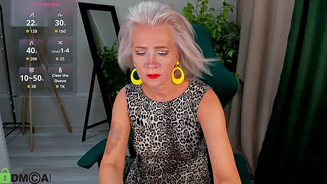 Snapshot of Ledi_Luna chatting on 06.10.26 Ledi Luna online show from 06.10.26