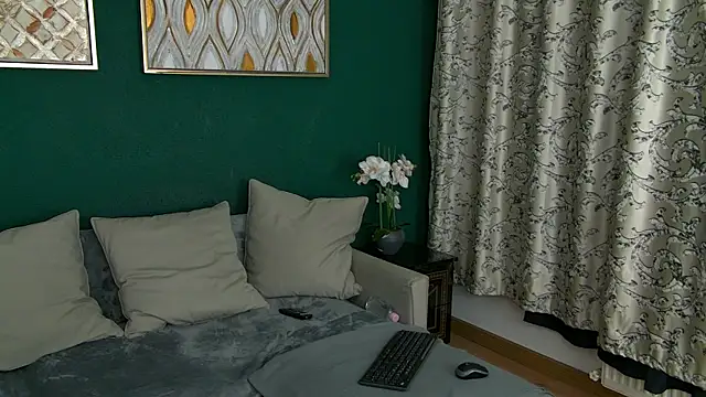 SkinnyNatty online show from 04.17.26