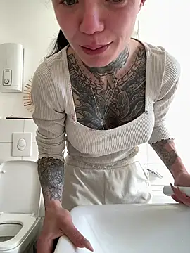 SkinnyLilly online show from 04.26.26