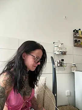 SkinnyLilly online show from 07.02.26
