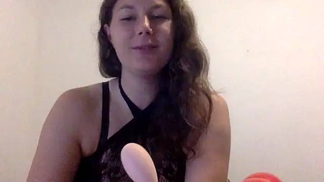 Snapshot of douce_blanche13 chatting on 04.19.26 douce blanche13 online show from 04.19.26