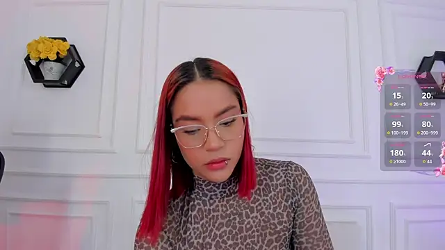 Snapshot of Im_Scarlett_ chatting on 05.11.26 Im Scarlett online show from 05.11.26