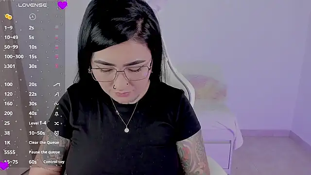 Snapshot of heeyy_kitty chatting on 04.19.26 heeyy kitty online show from 04.19.26