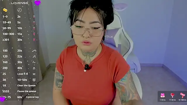 Snapshot of heeyy_kitty chatting on 04.22.26 heeyy kitty online show from 04.22.26