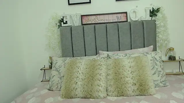 OliviaValentti online show from 03.28.26