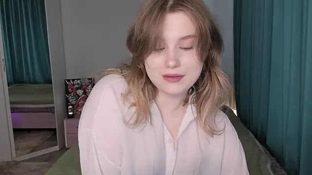 Snapshot of JennyHardy chatting on 07.28.26 JennyHardy online show from 07.28.26