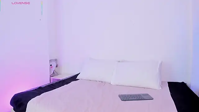 Eve-01 online show from 04.21.26