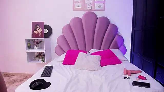 RosieCharm online show from 04.06.26