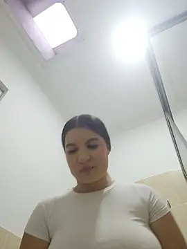 Snapshot of Pretty_Julieta chatting on 04.25.26 Pretty Julieta online show from 04.25.26