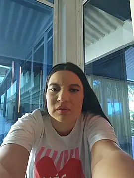 Snapshot of Pretty_Julieta chatting on 04.27.26 Pretty Julieta online show from 04.27.26