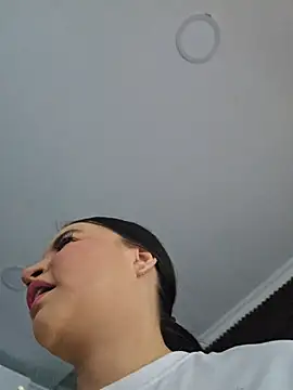 Snapshot of Pretty_Julieta chatting on 05.15.26 Pretty Julieta online show from 05.15.26