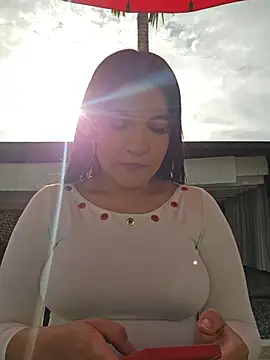 Snapshot of Pretty_Julieta chatting on 05.18.26 Pretty Julieta online show from 05.18.26