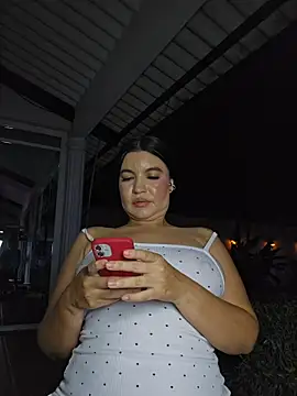 Snapshot of Pretty_Julieta chatting on 05.19.26 Pretty Julieta online show from 05.19.26