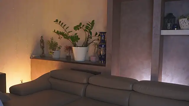 YvetteMilbrett online show from 04.10.26