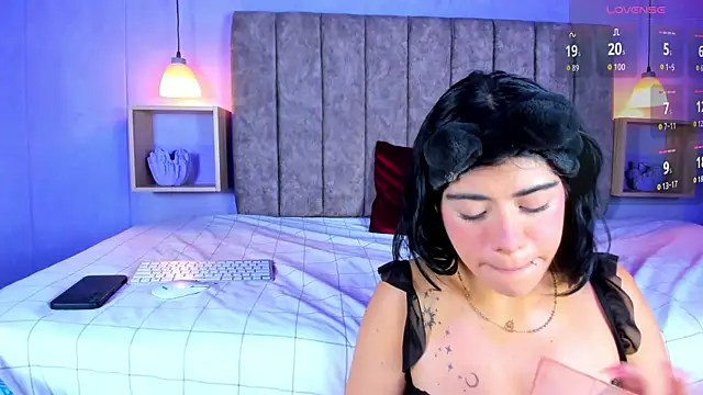 Zoe Axel1 online show from 04.18.26