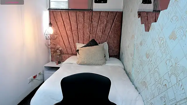 Zoe  Taylor   online show from 05.11.26