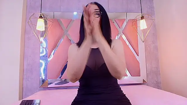 luci lane  online show from 04.10.26