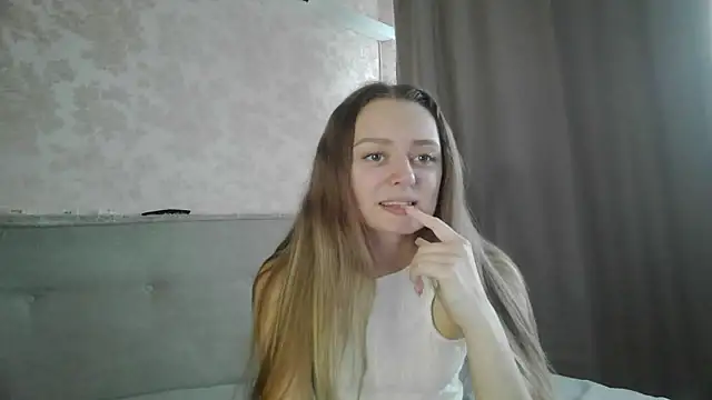 Snapshot of MysticGlimmer chatting on 04.27.26 MysticGlimmer online show from 04.27.26