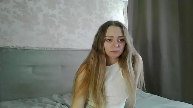 Snapshot of MysticGlimmer chatting on 04.29.26 MysticGlimmer online show from 04.29.26