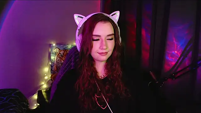 Snapshot of Celia_Sensual_ chatting on 05.10.26 Celia Sensual online show from 05.10.26