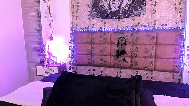 Vickmoon online show from 04.19.26