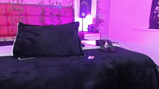 Snapshot of Vickmoon chatting on 07.24.26 Vickmoon online show from 07.24.26