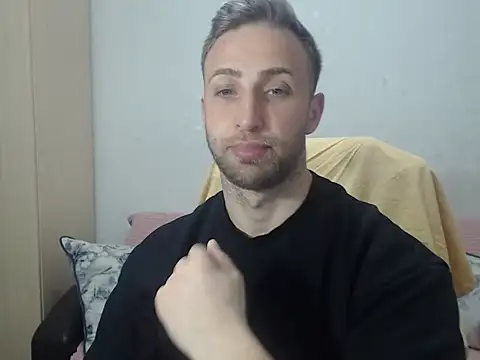 Snapshot of BlondEagleMuscle chatting on 03.18.26 BlondEagleMuscle online show from 03.18.26