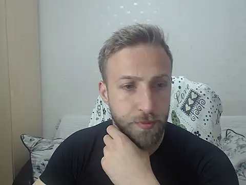 Snapshot of BlondEagleMuscle chatting on 04.24.26 BlondEagleMuscle online show from 04.24.26