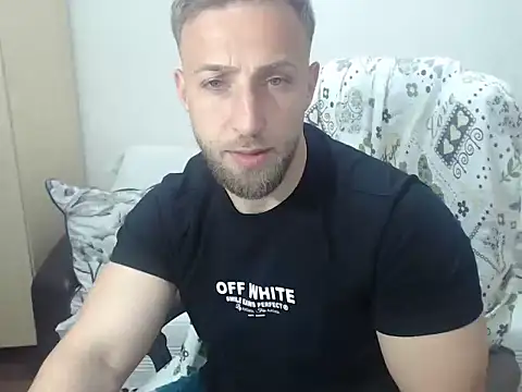 Snapshot of BlondEagleMuscle chatting on 05.01.26 BlondEagleMuscle online show from 05.01.26