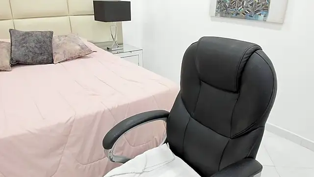 Chloelarsons online show from 05.27.26