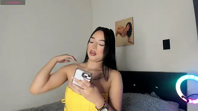 Snapshot of AnthonellaSweet_ chatting on 04.28.26 AnthonellaSweet online show from 04.28.26